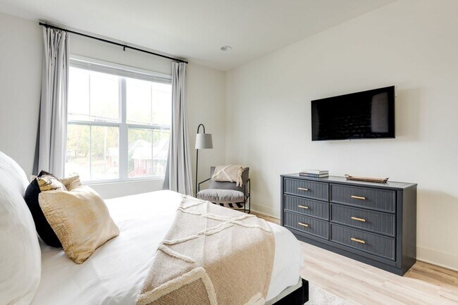 Building Photo - Fully Furnished - Designer Home (Flexible Lease Options)