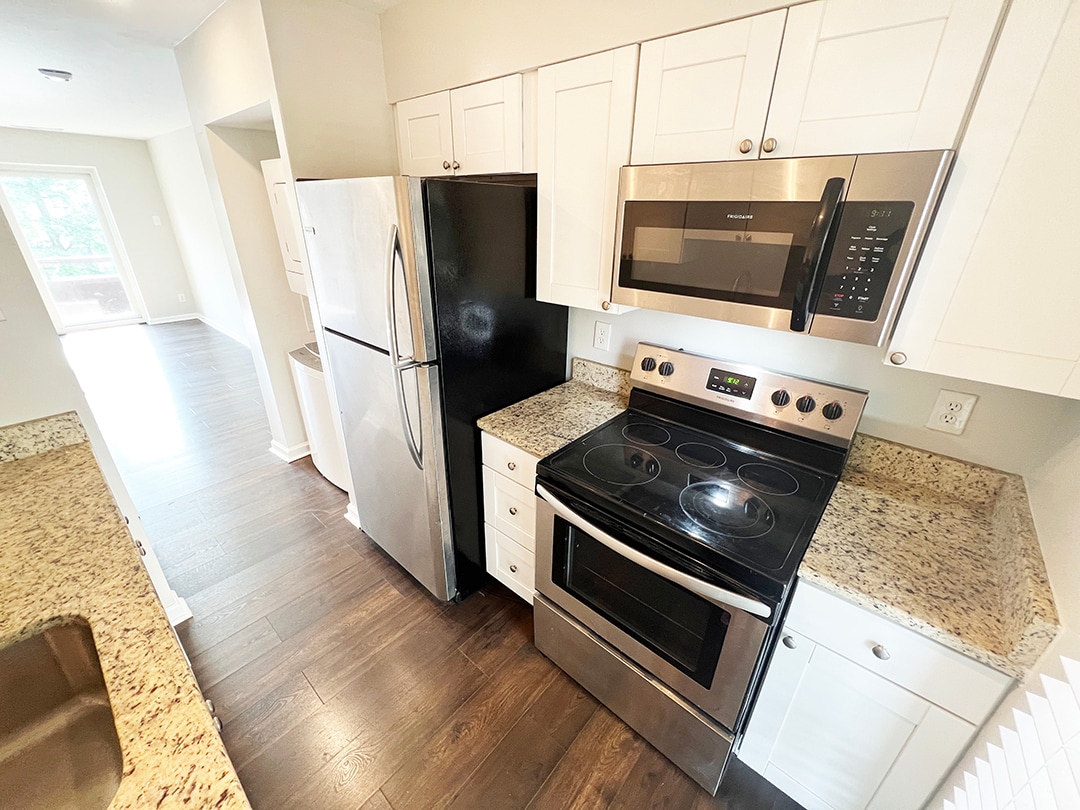 Building Photo - 3069 Hawthorne Dr NE