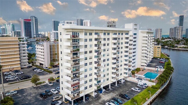 Building Photo - 401 Golden Isles Dr