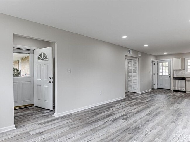 Building Photo - 19 Melville Rd