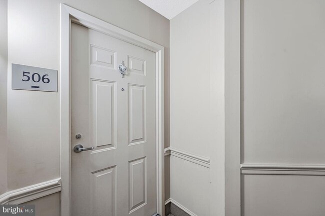 Building Photo - 11800 Sunset Hills Rd