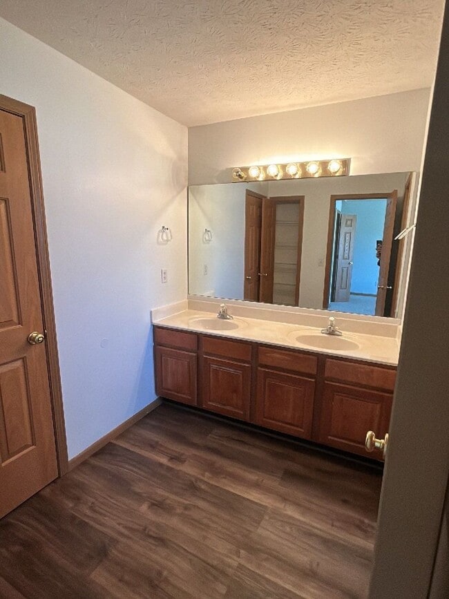 Building Photo - 2747-2751 Wyndham Ct