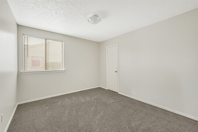 Building Photo - 5538 Fairview Forest Dr