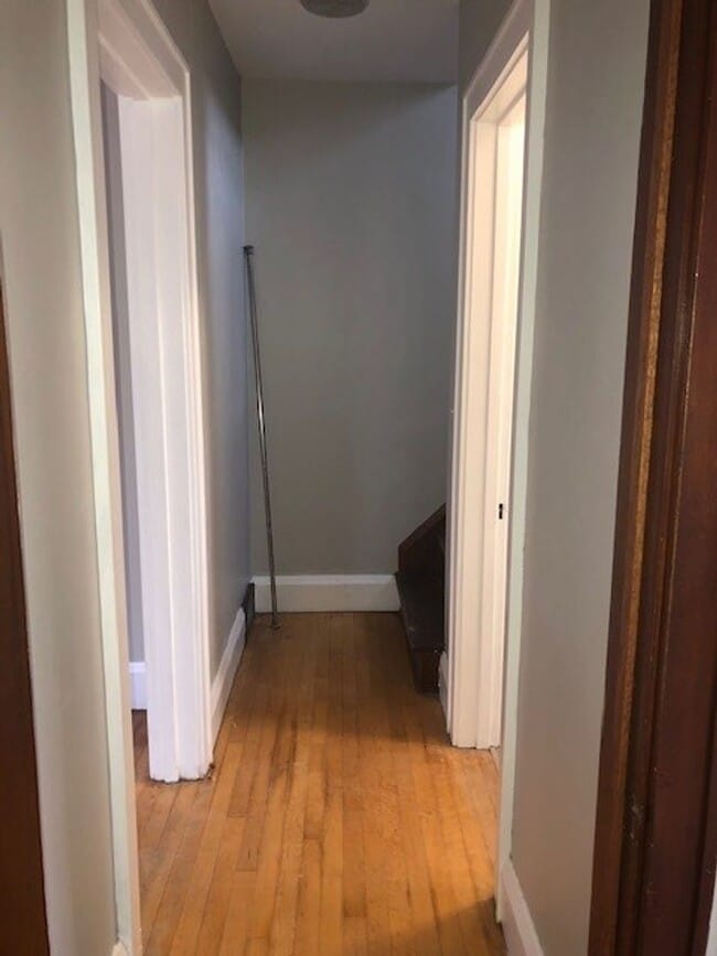 Building Photo - $1,350| 3bd 2Ba|1621 Badger | Available 11...
