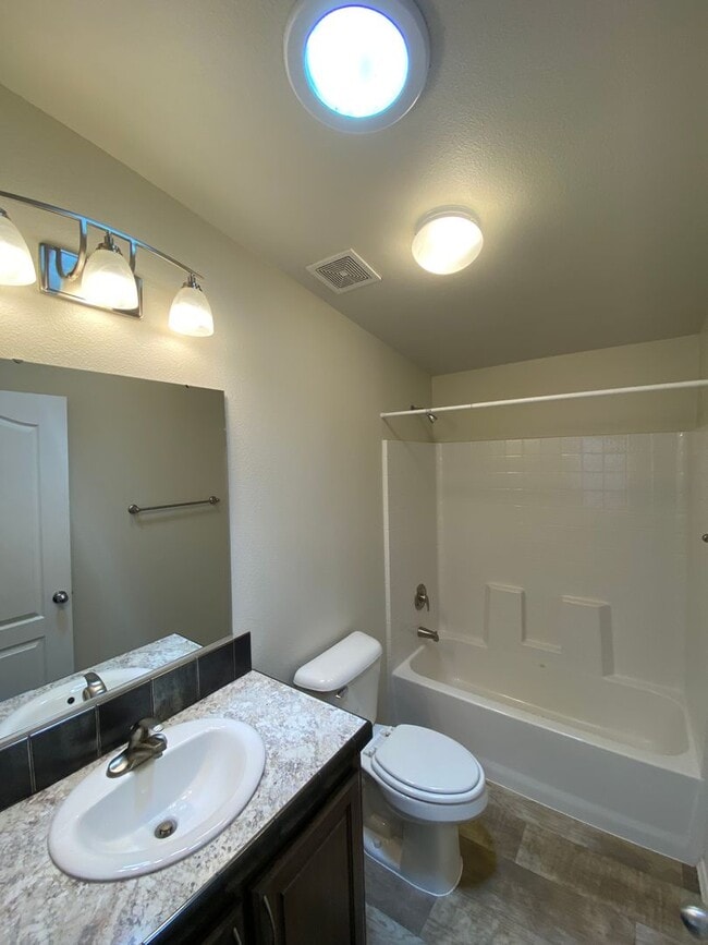 Building Photo - Gorgeous Home w/Huge Shop in La Pine!