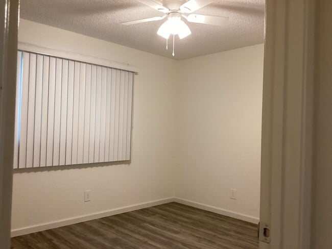 Building Photo - 16385 N D St