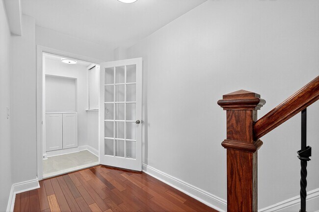 Building Photo - 382 Webster Ave
