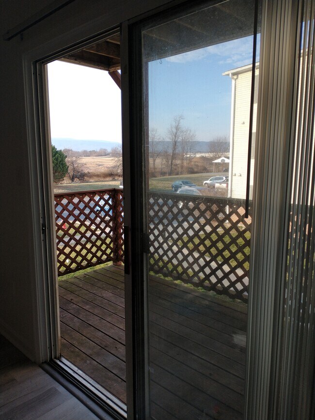 Building Photo - 1288 S Ox Rd