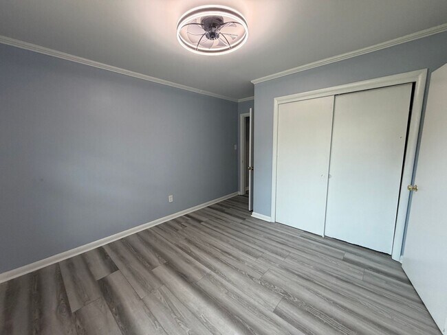 Building Photo - 226 College Dr
