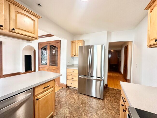 Building Photo - 7705 W Rogers St