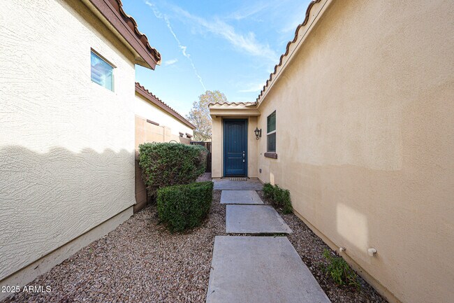 Building Photo - 3535 S Jasmine Dr