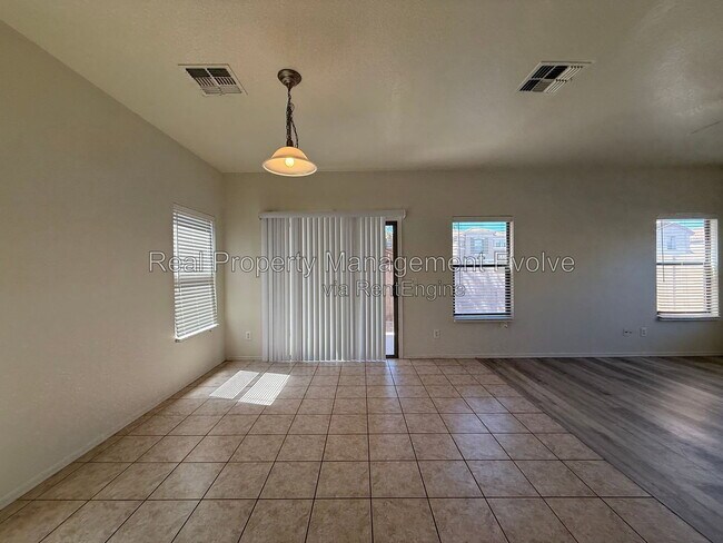Building Photo - 9503 N 82nd Ln