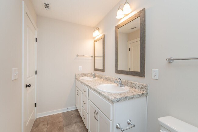 Building Photo - Welcome home to Summerton Village!  Ask us about our 1 month of FREE RENT!