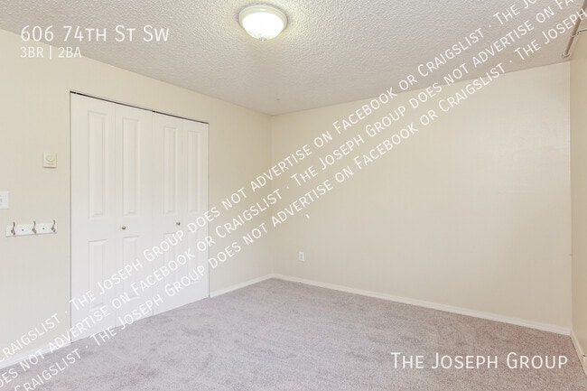 Building Photo - 606 74th St SW