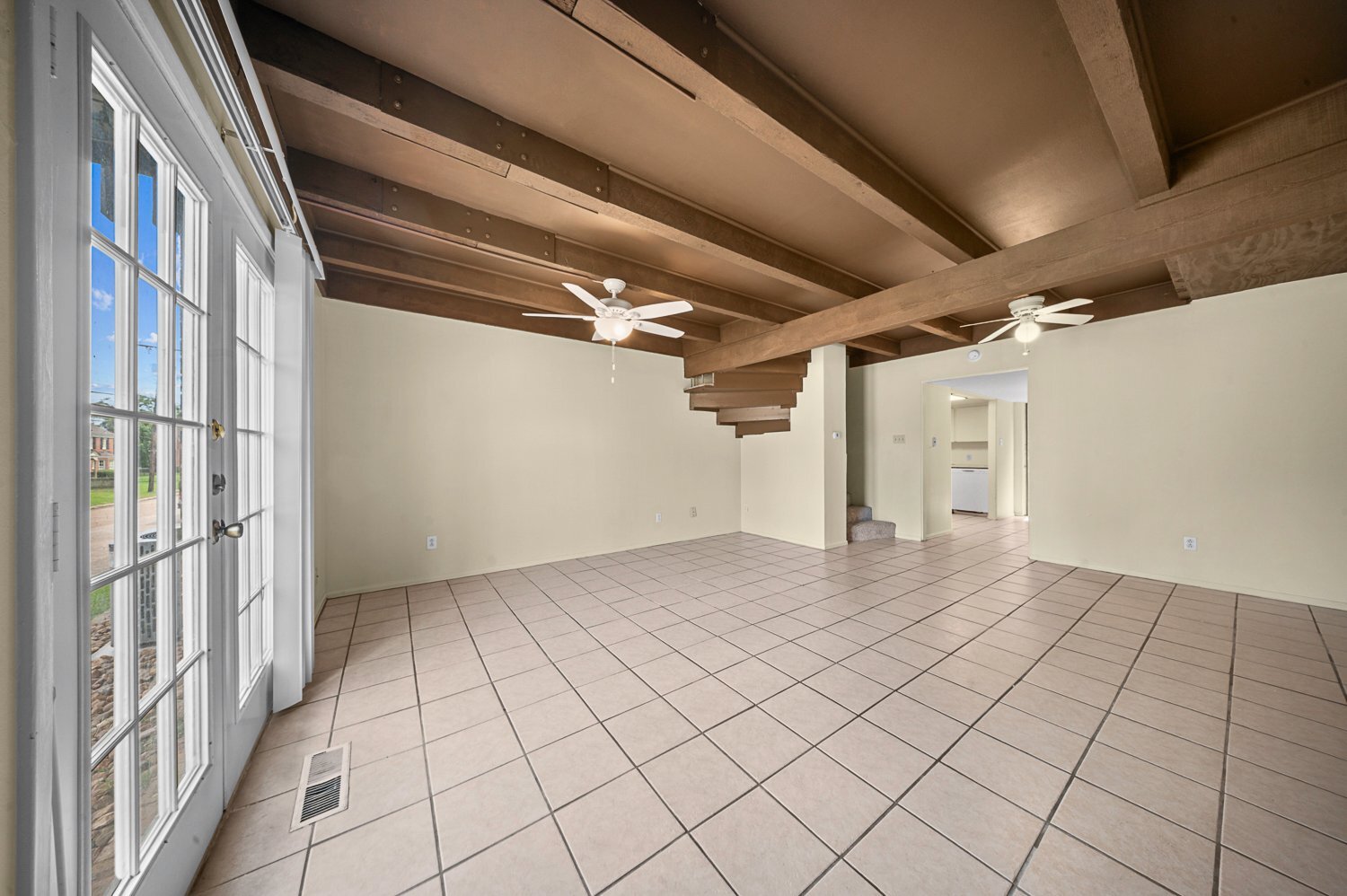 Building Photo - 208 E Starr Ave