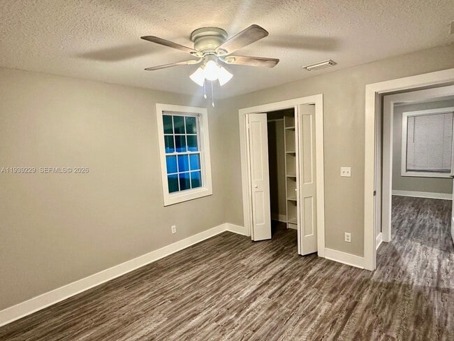 Building Photo - 399 SW Broderick Dr