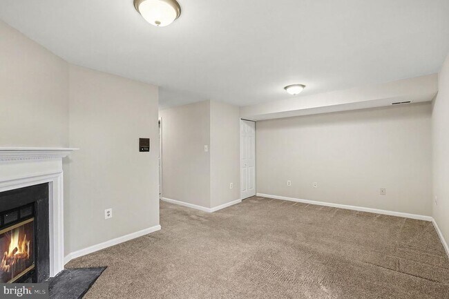 Building Photo - 2003 Paddle Boat Ln