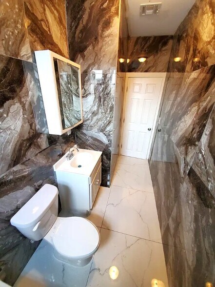 Building Photo - 139 N 11th St