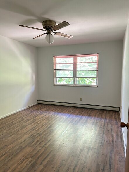 Building Photo - 5700 W Wahner Ave