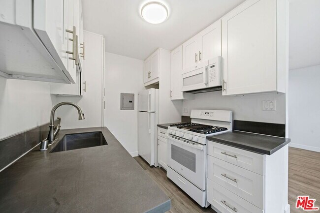 Building Photo - 2636 Kansas Ave