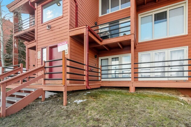 Building Photo - Wilderness One Bedroom Available 7/7!  Close to hiking trails and great amenities.  Amazing SUN!