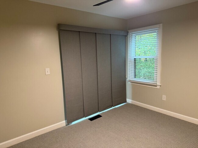 Building Photo - 160 Lystra Hills Ln