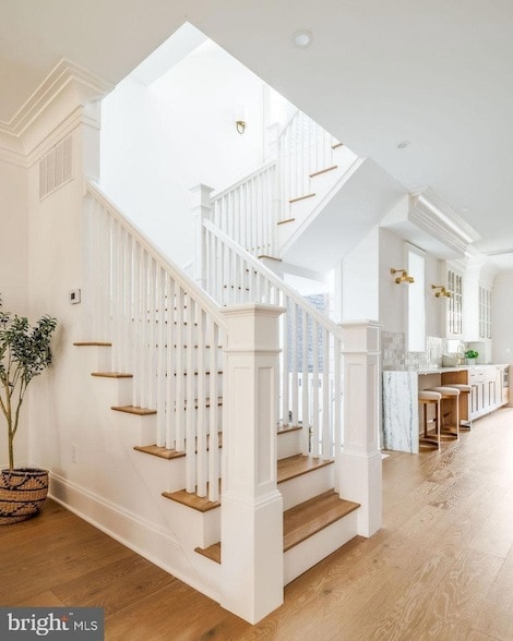 Building Photo - 2460 Ontario Rd NW