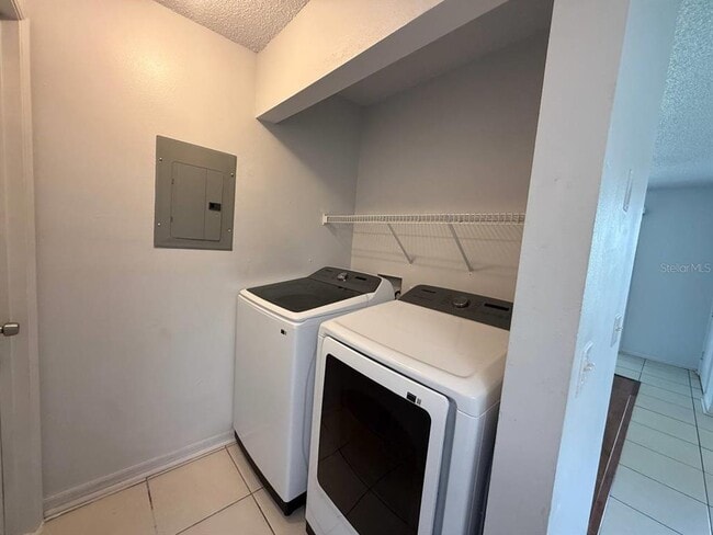 Building Photo - 3153 Bloomingdale Villas Ct