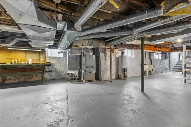 Building Photo - 335 1st St