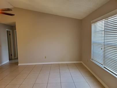 Building Photo - Spacious 3 bedroom house with large screened back porch