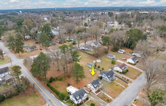 Building Photo - Location, Community, Quality Living. It Starts Here!