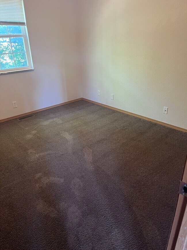 Building Photo - CUTE 2bd/2bath apartment (DOWNSTAIRS UNIT)...