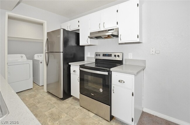 Building Photo - 220 Mission Catalina Ln