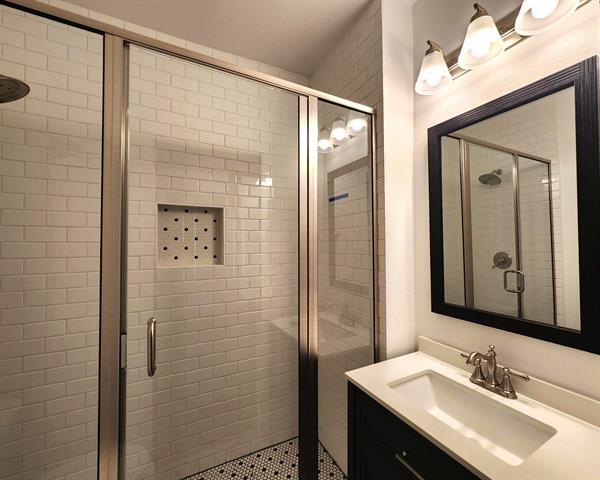 Building Photo - 5218 Vanderbilt Ave