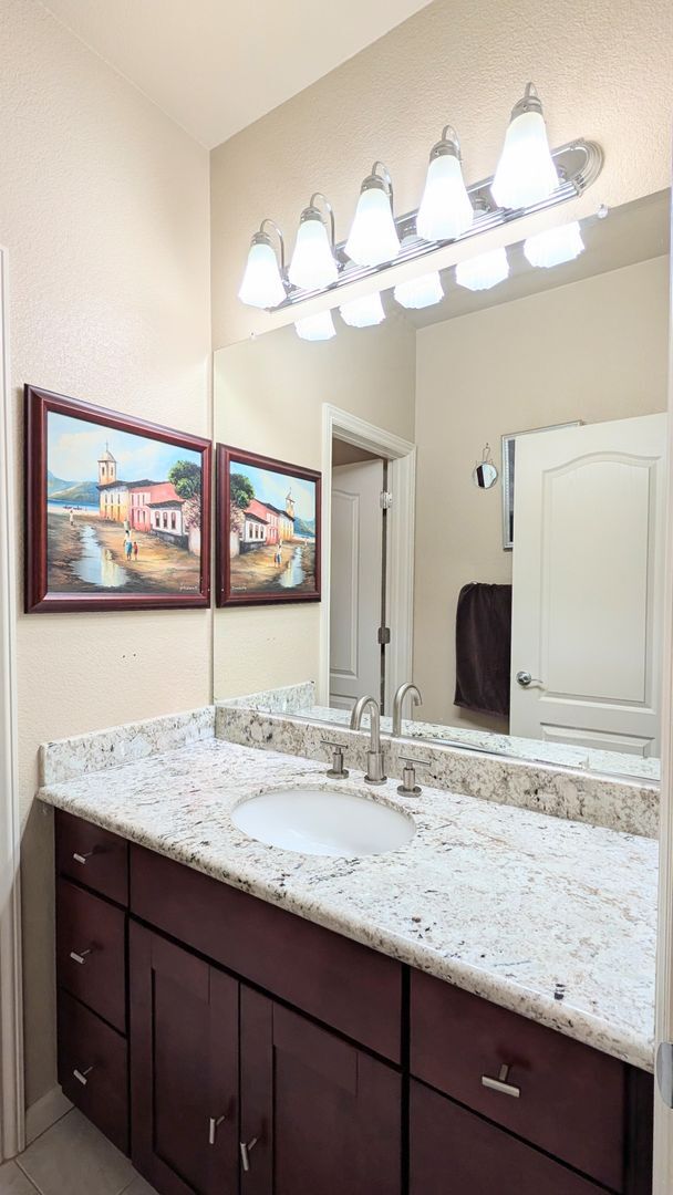 Building Photo - Beautiful Executive Rental in West Sacramento!