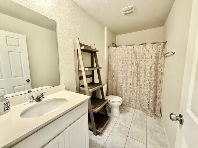 Building Photo - 1017 Cliffbrake Wy