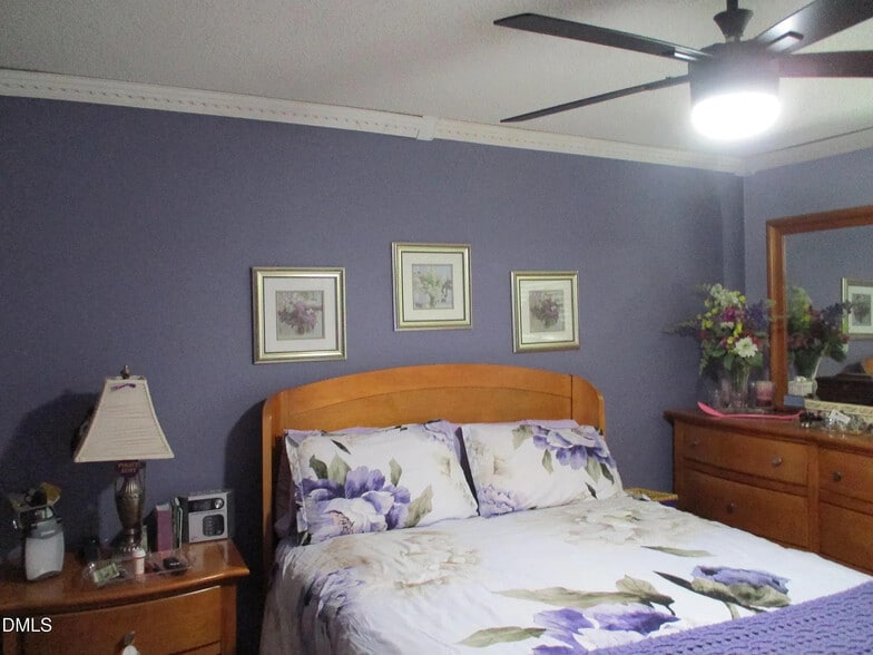 Building Photo - Room in House on Ravel St