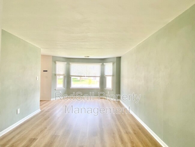 Building Photo - 5525 Fair Oaks Dr