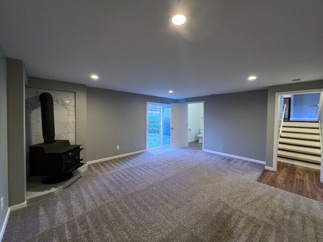 Building Photo - 3 Bedroom 2.5 Bath in Desirable Renton Fairwood Greens