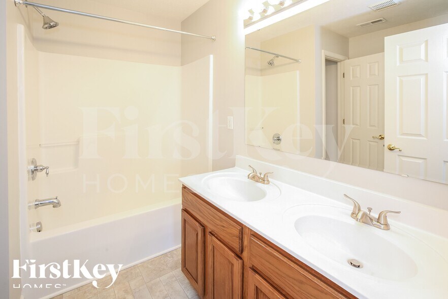 Building Photo - 14982 Deer Trail Dr