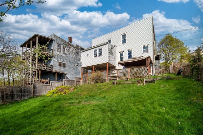 Building Photo - 1327 1st St