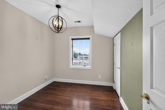 Building Photo - 7220 Ridge Ave