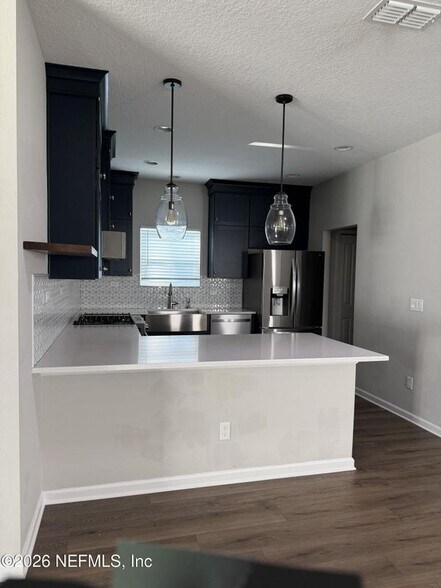 Building Photo - 323 Holly Forest Dr
