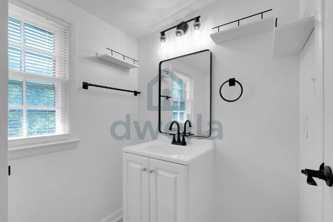 Building Photo - Fully Renovated 3-Bedroom Home in Gaffney—Convenient Access to Interstates & Spartanburg!