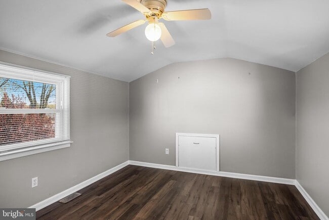 Building Photo - 2211 New Albany Rd