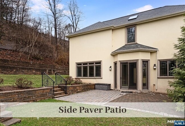 Building Photo - 230 Hillcrest Rd