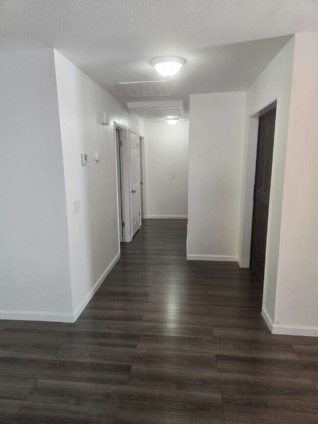 Building Photo - Fully Renovated Four Bedroom Home, Highly ...