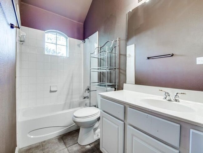 Building Photo - Gorgeous 1.5 story home with media equipment