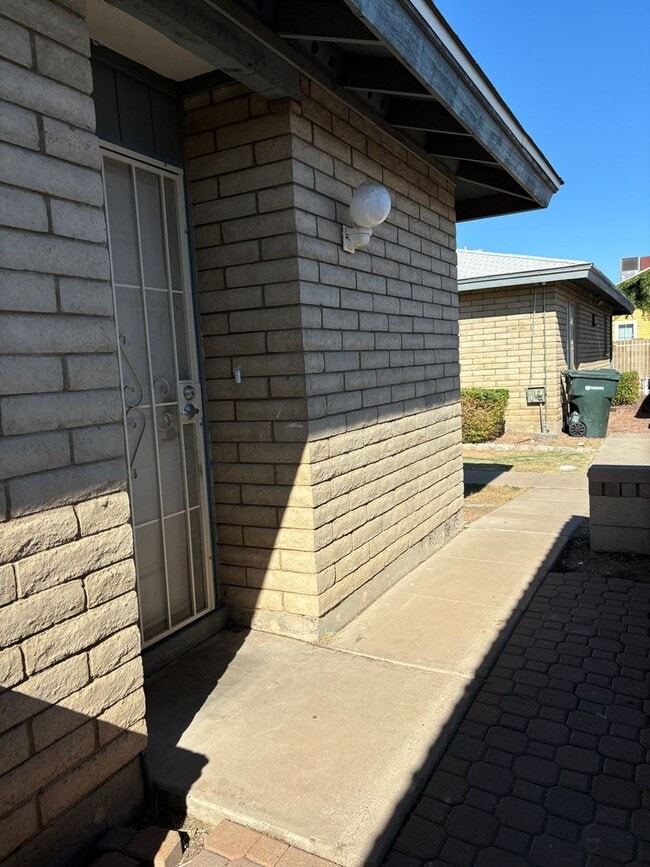 Building Photo - NICE 2 BDRM 2 BATH UNIT