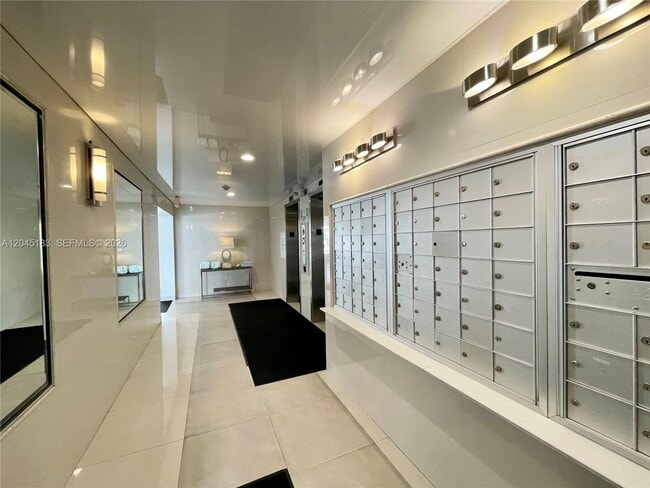 Building Photo - 220 Kings Point Dr